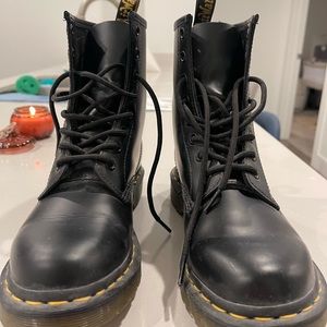 Women Dr Martens smooth Leather, size 8.